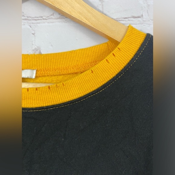 Forever 21 Cropped Sweatshirt Womens Size Medium Black Yellow White “CHLL” - Picture 5 of 11